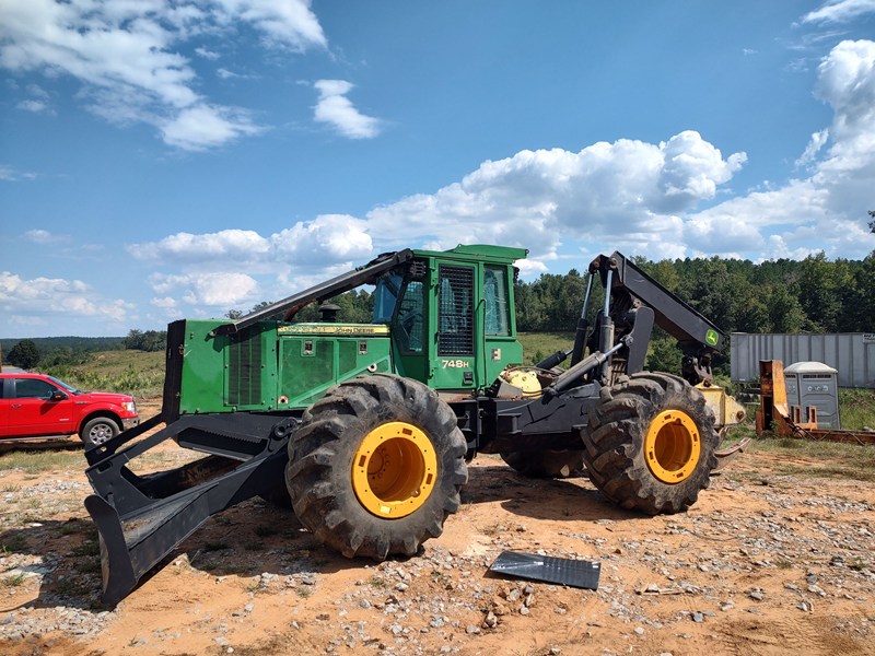 2015 John Deere 748H Skidder